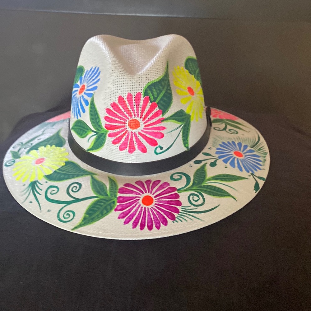 NWOT.hand painted Artisanal Hat100%